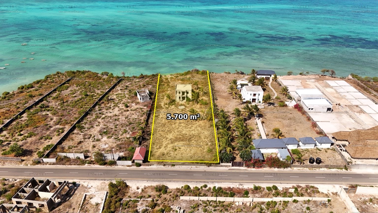 Grundstück am Meer mit 5.700 m² in Shungi – Foto 1
