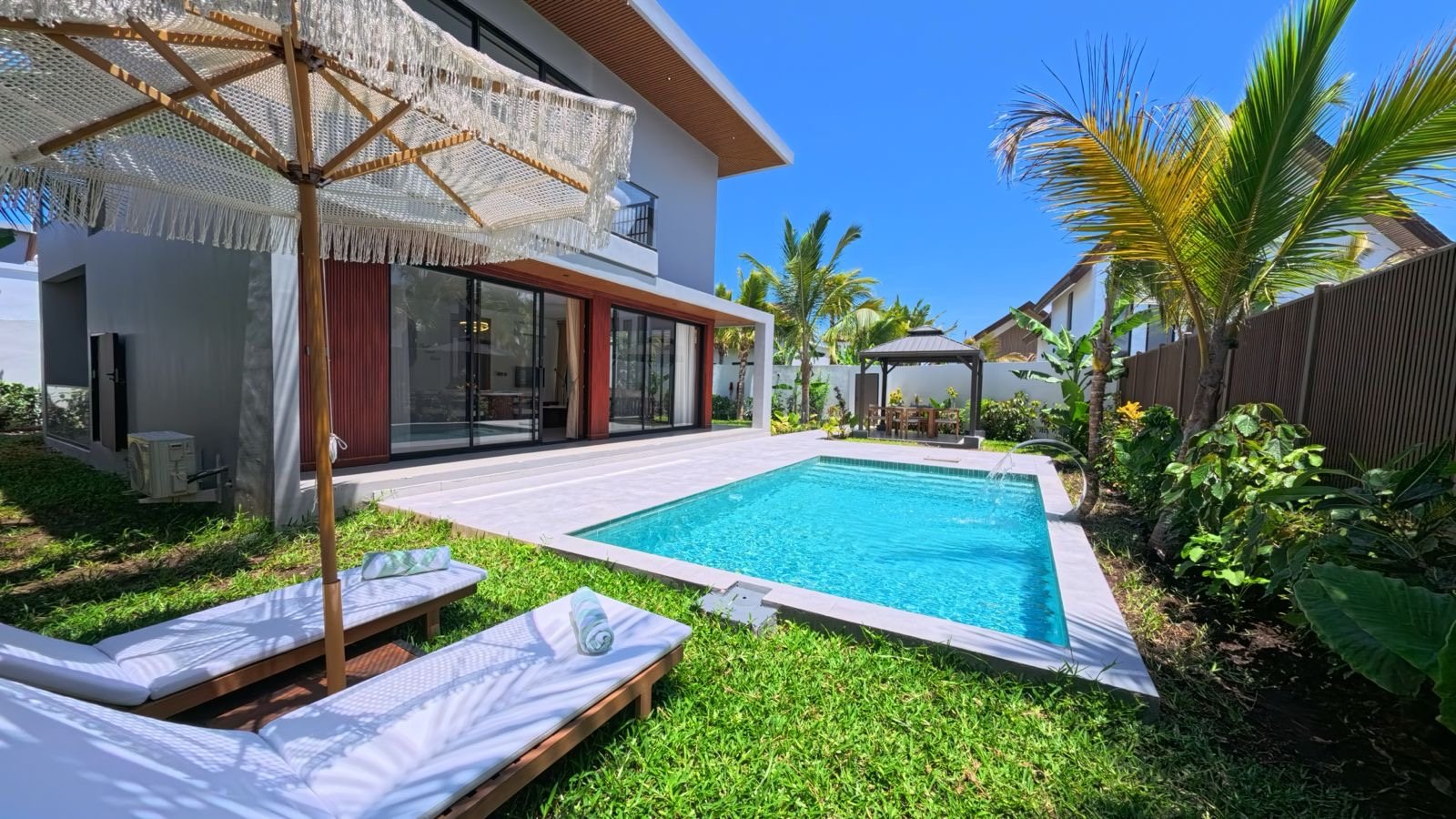 Flora Grand Villa with private pool in Paje, Zanzibar