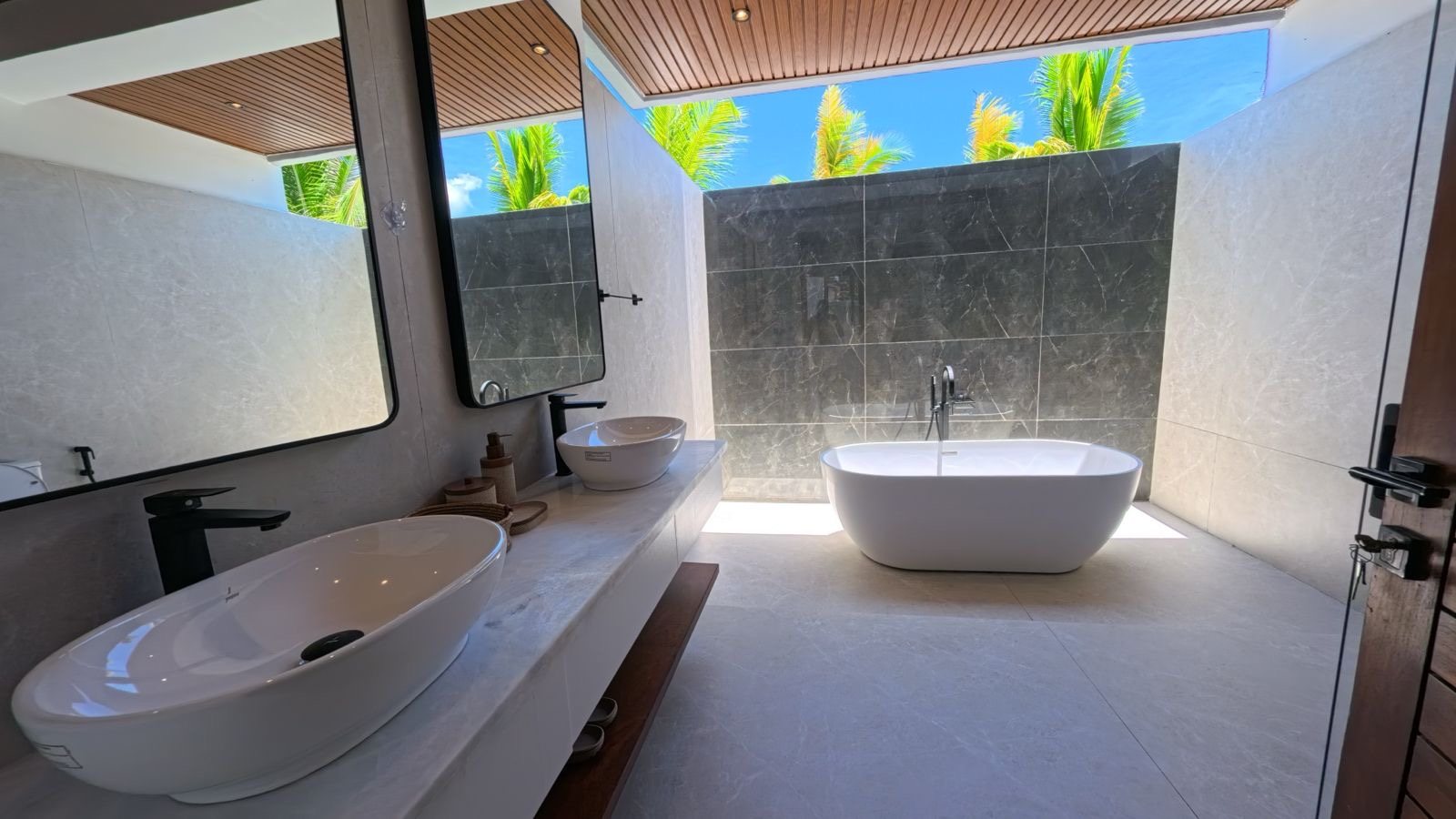 Flora Grand Villa photo 13